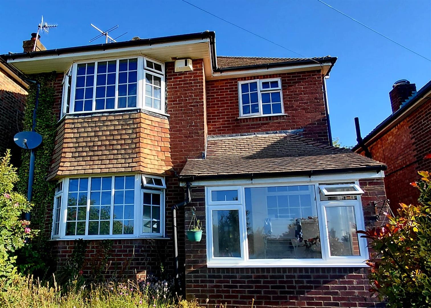 3 Bedroom House for Sale: £1,700. Peppercombe Road in Eastbourne, East Sussex